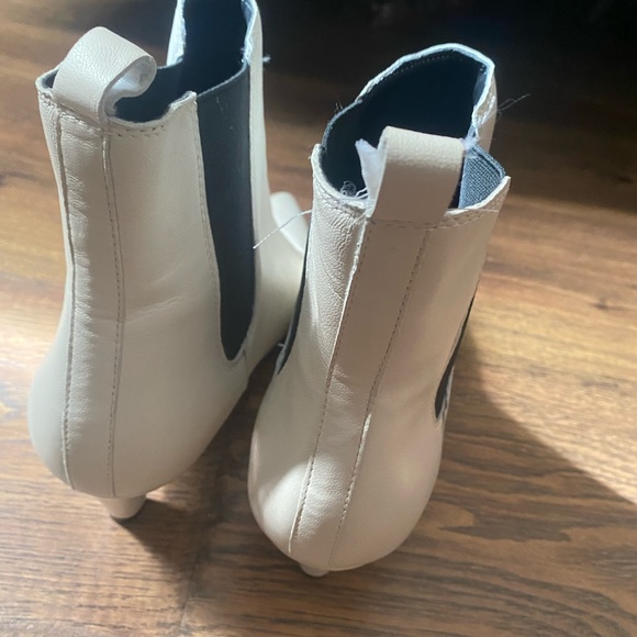 Kendall and Kylie White Boots - Picture 3 of 5